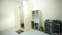 Rumah itu juga telah dilengkapi dengan perabotan rumah tangga.