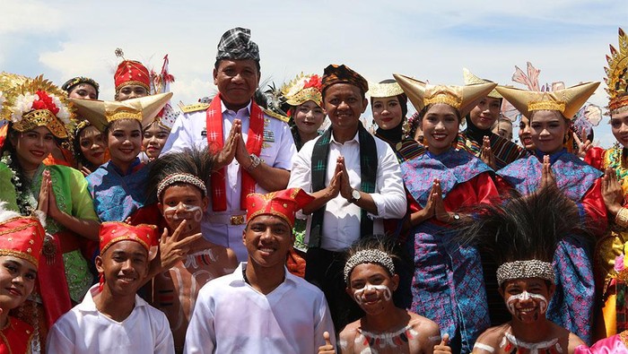 Menteri Bahlil Peringati Hari Nusantara di Wakatobi Kementerian Investasi/BKPM memperingati Hari Nusantara di Pantai Marina, Wakatobi, Selasa (13/12). Acara itu dibuka langsung oleh Menteri Investasi/Kepala BKPM Bahlil Lahadalia.