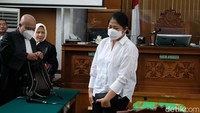 Pasangan suami istri itu didakwa melakukan pembunuhan berencana terhadap ajudannya, Brigadir J bersama Bharada Richard Eliezer, Bripka Ricky Rizal, dan Kuat Maruf.
