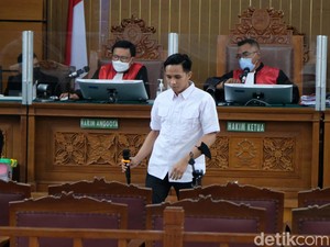 Hakim Tanya Eliezer: Dari Mana Sambo Tahu Senjata Yosua Sudah Diamankan?