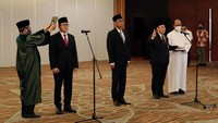 Beberapa pejabat tinggi yang dilantik yakni Budi Santoso sebagai Direktur Jenderal Perdagangan Luar Negeri, Moga Simatupang sebagai Staf Ahli Bidang Pengamanan Pasar, serta Iqbal Shoffan Shofwan sebagai Kepala Kantor Dagang dan Ekonomi Indonesia di Taipei, Taiwan. Pelantikan dilakukan berdasarkan Surat Keputusan Presiden RI Nomor 150 Tahun 2022 tertanggal 1 Desember 2022 dan Keputusan Menteri Perdagangan Nomor 1545 Tahun 2022 tertanggal 12 Desember 2022.