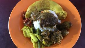 5 Tempat Makan Nasi Kapau Rp 20 Ribuan Buat Makan Kenyang