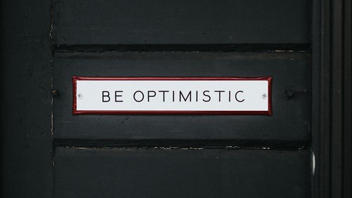 Ilustrasi sifat optimis.