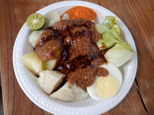 Outlet siomay ini berada di kawasan Marina Waterfront City Labuan Bajo. Foto: Ambrosius Ardin