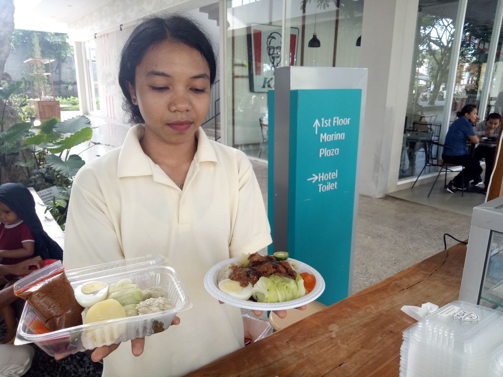 Outlet siomay ini berada di kawasan Marina Waterfront City Labuan Bajo. Foto: Ambrosius Ardin
