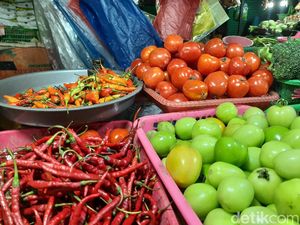 Jelang Nataru, Harga Bahan Pokok-Sayur di Surabaya Naik hingga Rp 10 Ribu