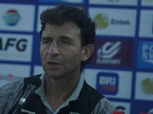 Tekad Luis Milla Beri Kemenangan Persib untuk Zalnando