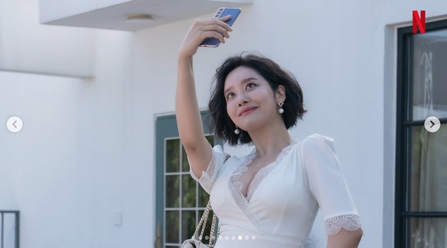 Tak kalah cantik, ada Cha Joo Young sebagai Choi Hye Jung. Sebelum membintangi drama Korea The Glory, dia menjadi pemain pendukung Cheese in the Trap, Wok of Love, dan Again My Life. Foto: dok. Netflix