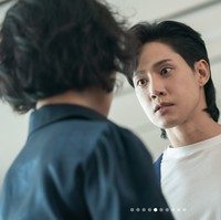 Ada pula Park Sung Hoon, aktor yang membintangi drama Korea Joseon Exorcist. Karakternya Jeon Jae Joon juga menjadi sasaran balas dendam Song Hye Kyo dalam drama Korea garapan Netflix tersebut. Foto: dok. Netflix