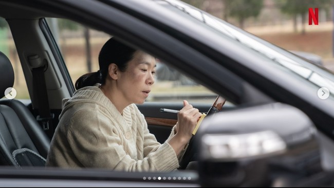 Yeom Hye Ran juga menjadi tangan kanan Song Hye Kyo dalam drama Korea The Glory. Sang aktris sebelumnya populer membintangi The Uncanny Counter. Kini dia memerankan Kang Hyun Nam, yang membantu Song Hye Kyo menyusun rencana balas dendam yang telah dinantikannya. Foto: dok. Netflix