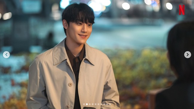 Lee Do Hyun dipasangkan dengan Song Hye Kyo dalam drama Korea The Glory. Meskipun terlihat polos, menurut sang aktor karakternya Joo Yeo Jung punya karakter ganda. Dia berasal dari keluarga kaya dan menjadi sarana balas dendam Song Hye Kyo. Foto: dok. Netflix