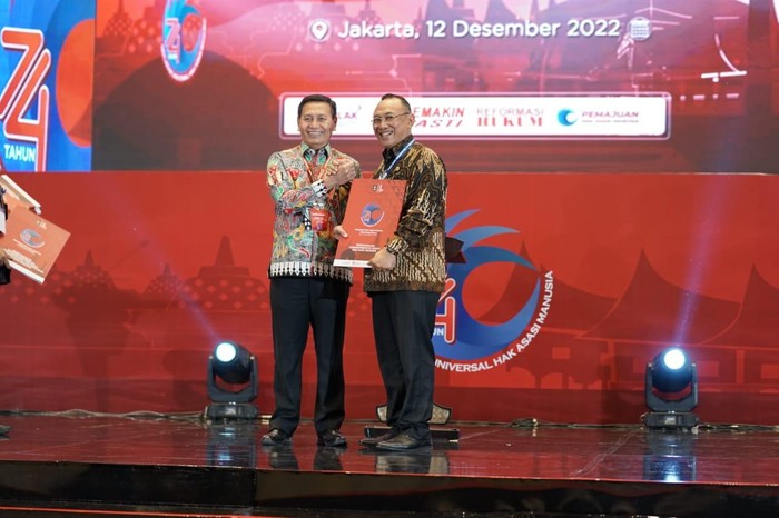 Pemerintah Kota Cilegon meraih penghargaan tingkat nasional sebagai Kota Peduli Hak Asasi Manusia (HAM).