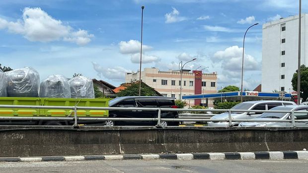 Penampakan Jl MT Haryono-Gatot Subroto yang telah diperbaiki.