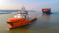 Kapal  Xinfu 102 ini dikawal oleh 21 kapal patroli laut dari otoritas maritim.