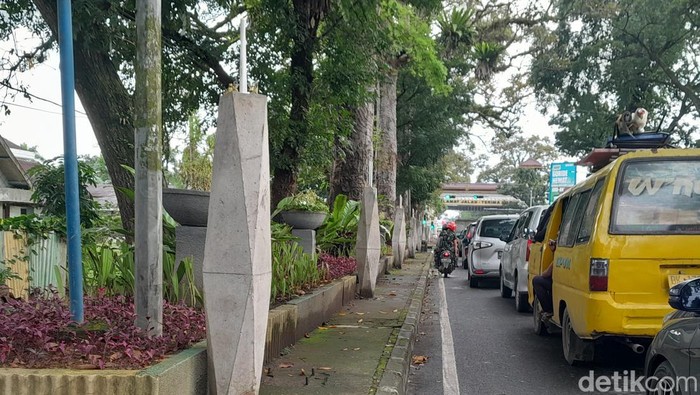 Penampakan tiang untuk lampu jalan yang baru di Jalan Imam Bonjol. (Nizar Aldi/detikSumut)
