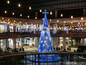 Keren! Ada Pohon Natal Setinggi 12 Meter di Delipark Medan
