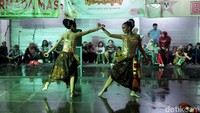 Para penari sedang menarikan tari Roro Mendut. Foto: Anggah/detikJateng