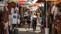 Para pelaku pariwisata khawatir, wisatawan asing menjadi enggan menginap maupun berbagi kamar hotel dengan pasangan lantaran takut dipidana.  