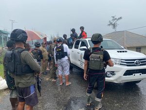 Bupati Puncak Kutuk KKB yang Tewaskan Pegawai Bank Papua