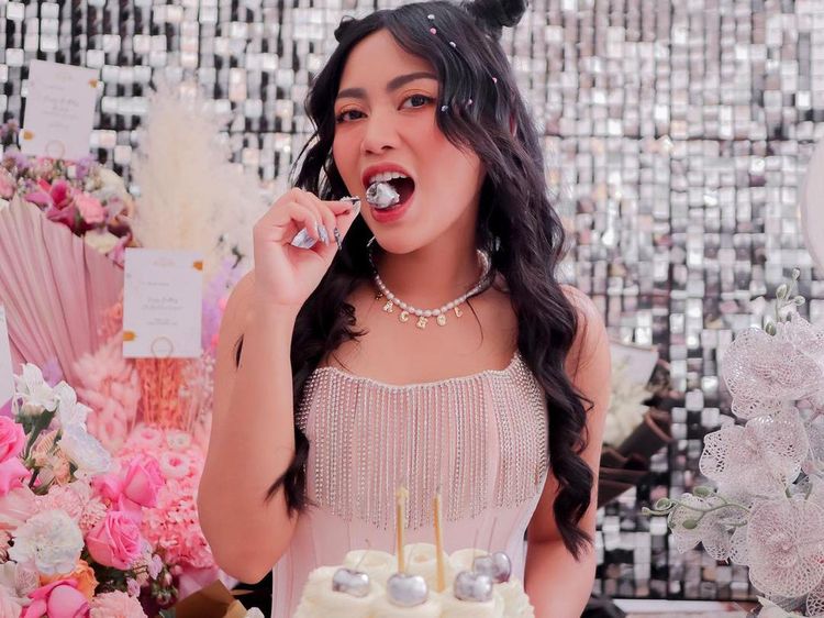 Keseruan Rachel Vennya Kulineran di Pesta Nikahan dan Ulang Tahun