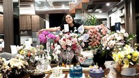 Bukan hanya satu atau dua kue, Rachel Vennya bahkan mendapat kejutan kue banyak kue ulang tahun dengan berbagai rasa dan varian. Foto: Instagram @rachelvennya