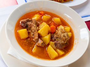 Resep Sup Daging Tomat dan Sayuran yang Menyegarkan untuk Makan Siang