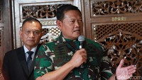 Laksamana Yudo Margono memberikan keterangan pers seusai dipilih menjadi Panglima TNI.