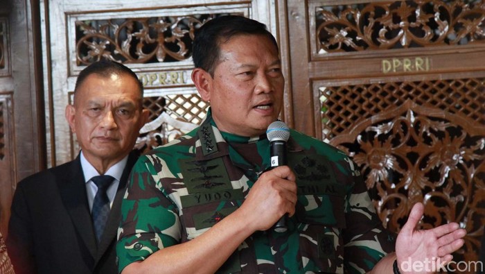 Tok! DPR Tetapkan Laksamana Yudo Margono Jadi Panglima TNI DPR menggelar rapat paripurna di Gedung Nusantara II, Jakarta, Selasa (13/12/2022). DPR menetapkan Laksamana Yudo Margono menjadi Panglima TNI.
