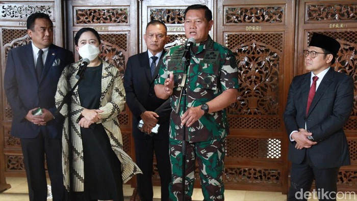 Tok! DPR Tetapkan Laksamana Yudo Margono Jadi Panglima TNI DPR menggelar rapat paripurna di Gedung Nusantara II, Jakarta, Selasa (13/12/2022). DPR menetapkan Laksamana Yudo Margono menjadi Panglima TNI.