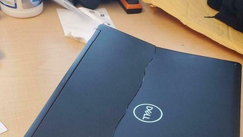 Entah apa yang terjadi pada laptop ini. Foto: Boredpanda