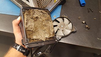 Karyawan mengadu PC Saya Mati Tiba-tiba Dan Tidak Mau Hidup Kembali setelah diperiksa cukup mengejutkan.... Foto: Boredpanda