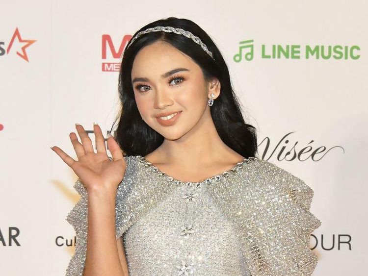 Bikin Iri! Gaya Lyodra Foto Bareng Han So Hee hingga Seo In Guk