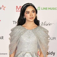 Melalui unggahan di akun Instagram pribadinya Lyodra tampak tak berhenti mengucapkan terima kasih untuk keluarga, label musik, dan manajemen yang telah membantunya hingga bisa memperoleh penghargaan tersebut. Foto: WireImage/Jun Sato