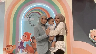 7 Momen Nathalie Holscher & Putri Delina Akur di Ultah Adzam, Sule Tak Hadir