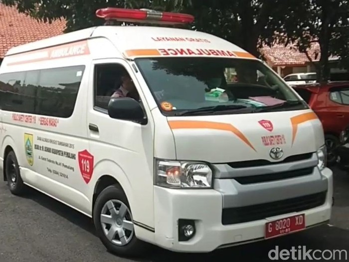 Ambulans yang membawa ART korban penganiayaan majikannya dari RSUD Dr M Ashari Pemalang ke RS Polri dr Sukamto, Jakarta Timur, Rabu (14/12/2022).