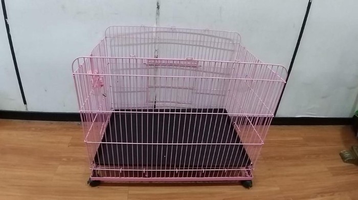 ART Pemalang disiksa majikan dalam sebuah apartemen di Simprug, Jakarta Selatan. Ini adalah kandang anjing yang menjadi salah satu bukti alat penyiksaan.