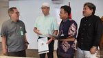 Asuransi Mega Gandeng Asosiasi Penyelenggara Umroh dan Haji