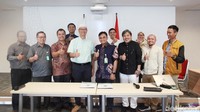 Seusai acara penandatanganan kerja sama, kedua pihak berfoto bersama.
