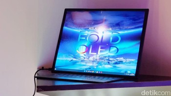 Laptop ini juga membawa fitur pelengkap seperti empat speaker tersertifikasi dari Harman Kardon yang mendukung Dolby Atmos serta kamera IR HD yang bisa mendeteksi keberadaan pengguna dan terintegrasi dengan Windows Hello. Foto: Adi Fida Rahman/detikINET