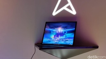 Di Indonesia, Asus Zenfone 17 Fold OLED dibanderol,Rp 51 juta. Foto: Adi Fida Rahman/detikINET