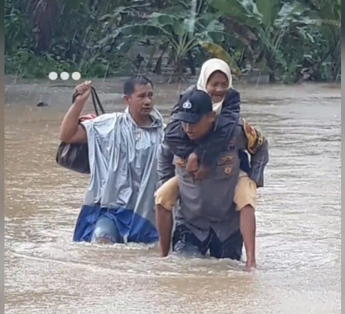 Penampakan Banjir Di Natuna Yang Terparah Dalam 20 Tahun Terakhir 4413