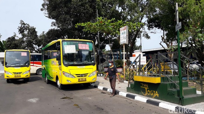 Bus Trans Jogja di Terminal Palbapang, Kabupaten Bantul, DIY, Rabu (14/12/2022).