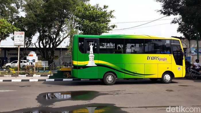 Bus Trans Jogja di Terminal Palbapang, Kabupaten Bantul, DIY, Rabu (14/12/2022).