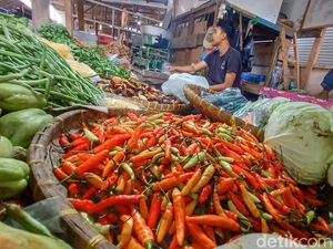 Jelang Nataru, Harga Cabai di Bandung Makin Pedas!