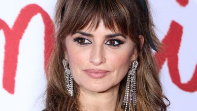 Cantiknya Penelope Cruz Jelang Usia 50 Tahun