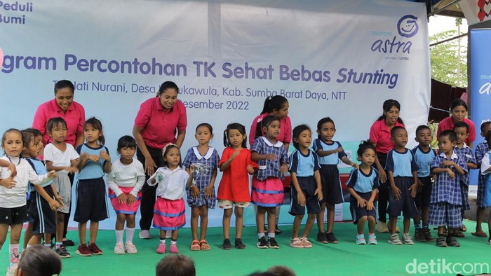 Pergi merantau jauh tak membuat Agnes Lali Milla bisa serta merta melupakan kampung halamannya. Kondisi sosial pendidikan yang begitu memprihatinkan membuatnya terpanggil untuk membuat suatu perubahan, Sabtu (10/12/2022).