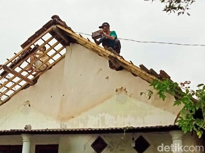 Dampak angin kencang di Banyuwangi