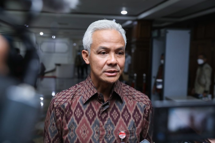 Gubernur Jawa Tengah (Jateng) Ganjar Pranowo meminta pemerintah pusat mengkaji ulang wacana impor beras.
