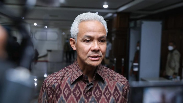 Gubernur Jawa Tengah (Jateng) Ganjar Pranowo meminta pemerintah pusat mengkaji ulang wacana impor beras.