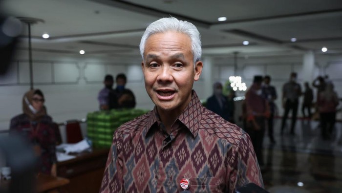 Gubernur Jawa Tengah (Jateng) Ganjar Pranowo meminta pemerintah pusat mengkaji ulang wacana impor beras.